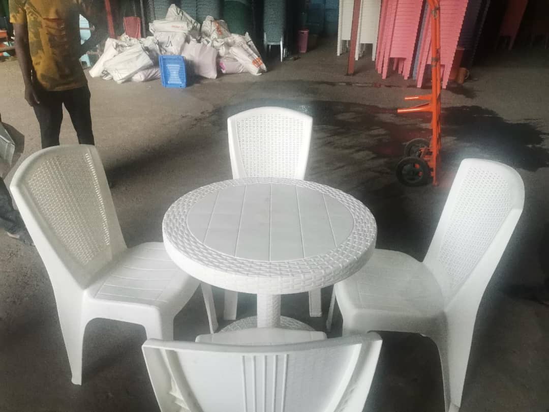 Table Ronde 4 Places